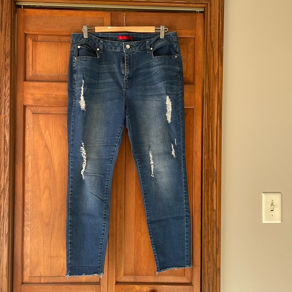 Jennifer Lopez skinny jeans 16 distressed